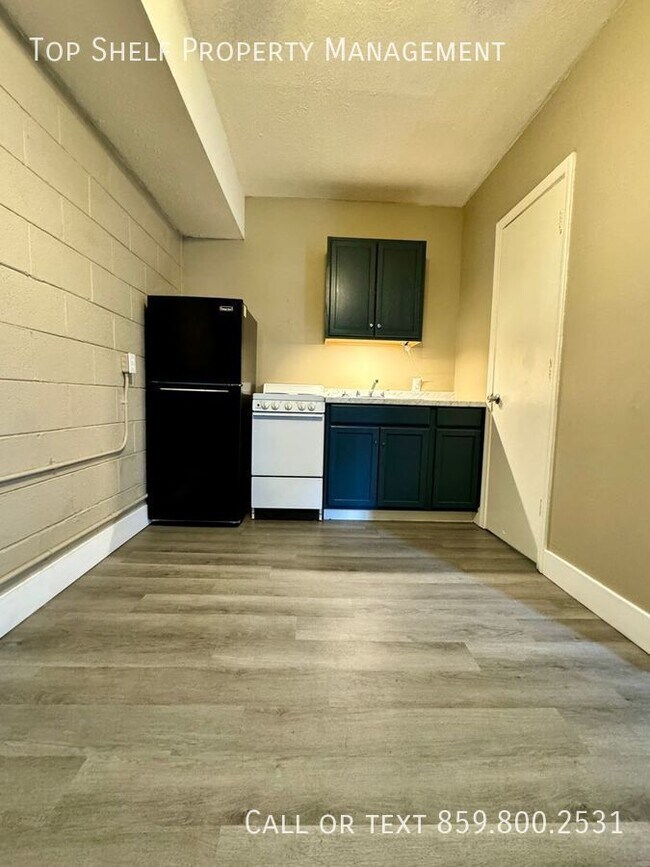 Building Photo - Studio Apartment - ALL UTILITIES INCLUDED!