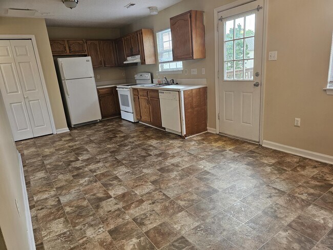 Building Photo - 304 Emily Ln