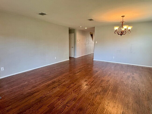 Foto del edificio - 13287 Fowler Dr
