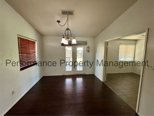 Building Photo - Stunning 5 Bed/2 Bath S Bakersfield Home w...