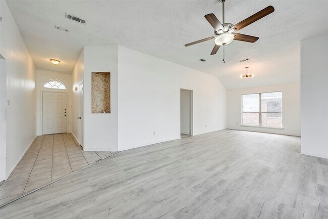 Foto del edificio - 809 Elbe Dr