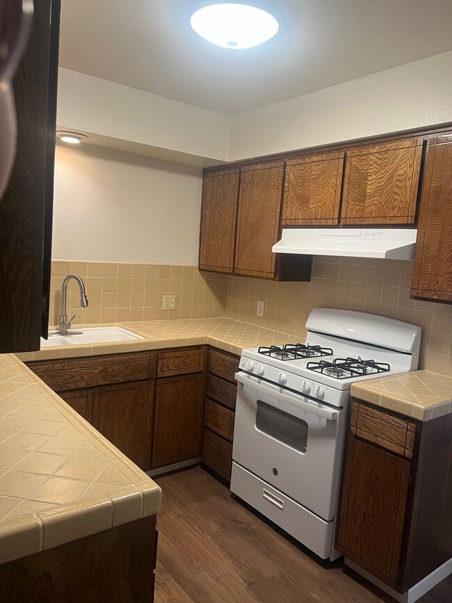 Building Photo - Cute Apartment