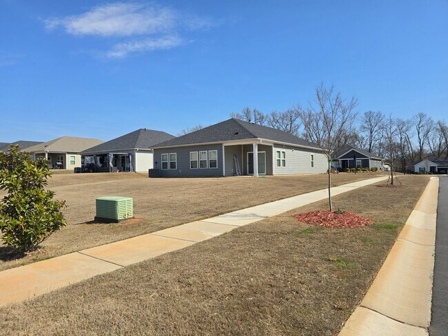 Foto del edificio - 3301 Plum Dr