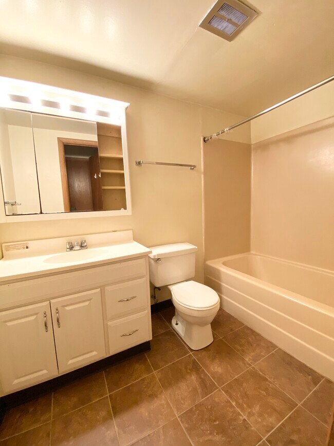 Foto del edificio - 2740 University Ave