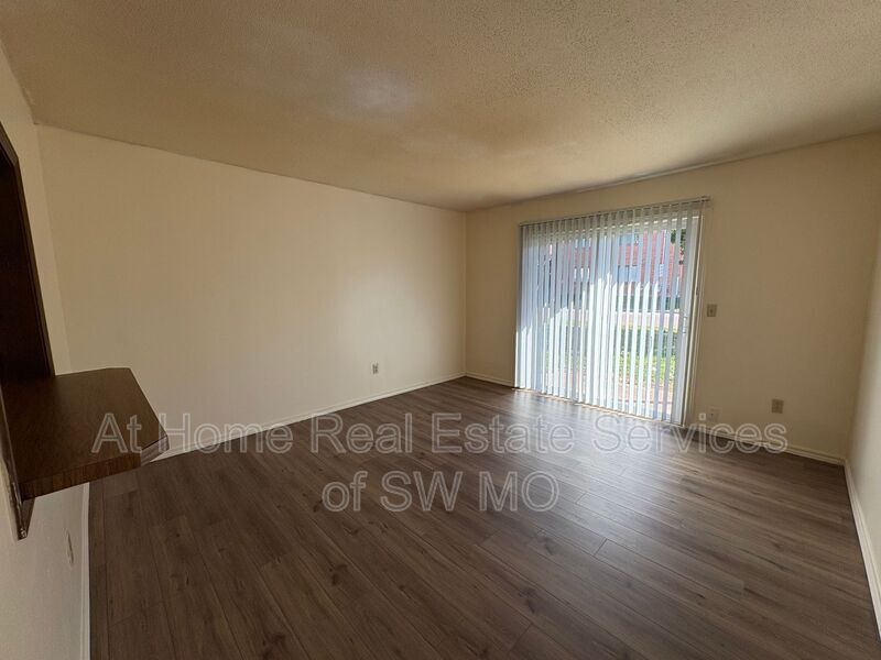 Foto del edificio - 933 S Wildan Ave