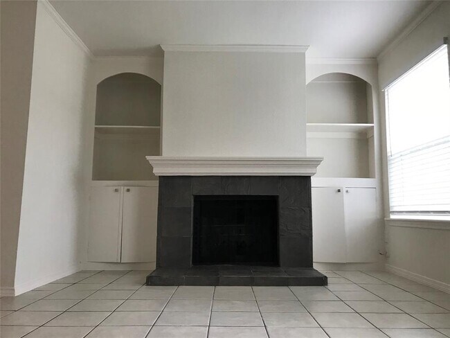 Foto del edificio - 744 Memorial Mews St