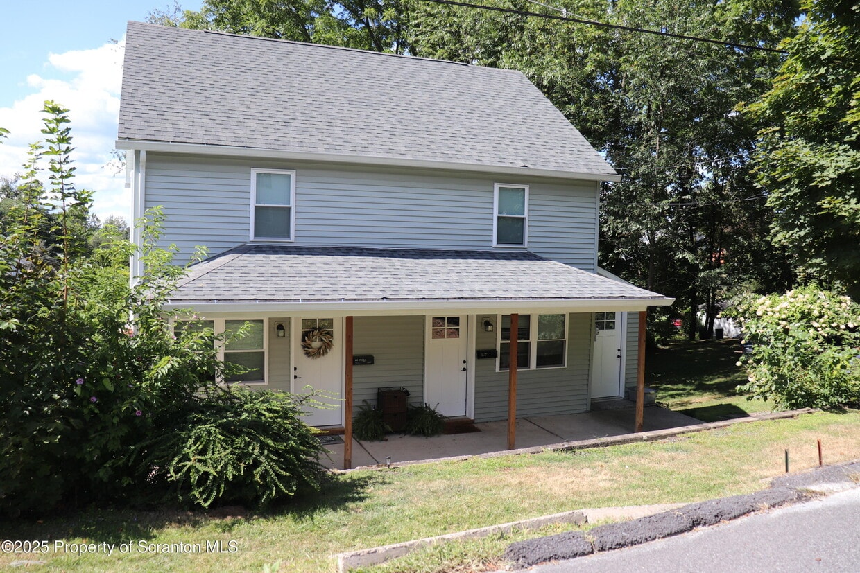 Primary Photo - 843 Spring St