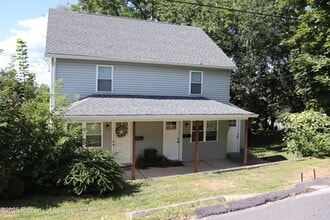 Building Photo - 843 Spring St