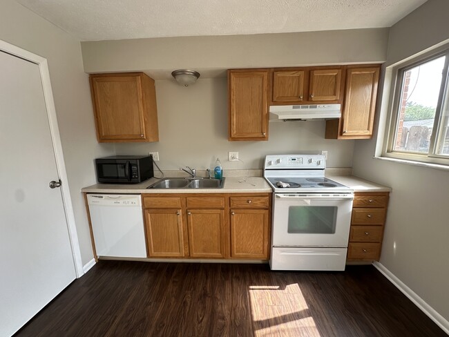 Building Photo - 4893 Nugent Dr