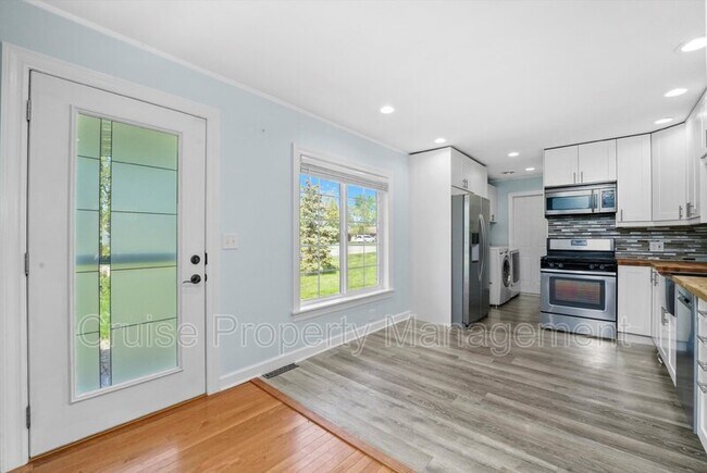 Foto del edificio - 2415 Plum Tree Rd