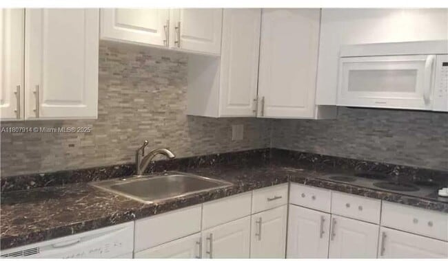 Building Photo - 400 Kings Point Dr