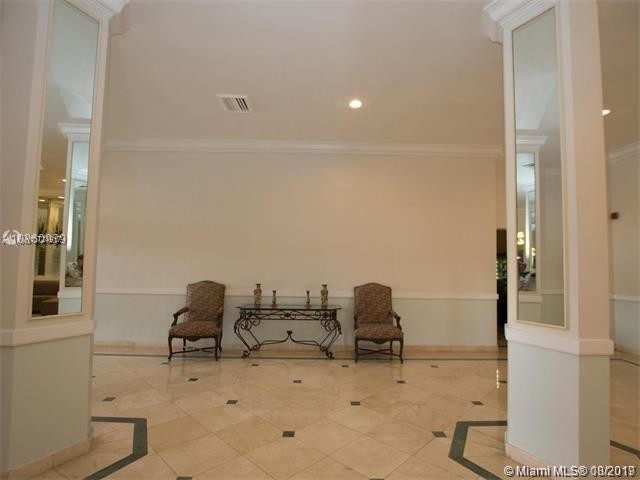 Building Photo - 1301 NE Miami Gardens Dr