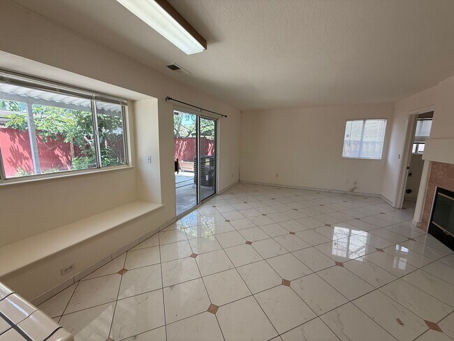 Foto del edificio - Wonderful floor plan and great location!