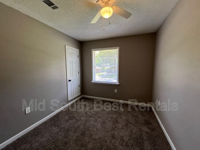 Building Photo - 4235 Coventry Dr