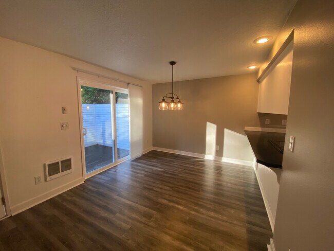 Comedor - 68161 E Barons Ct