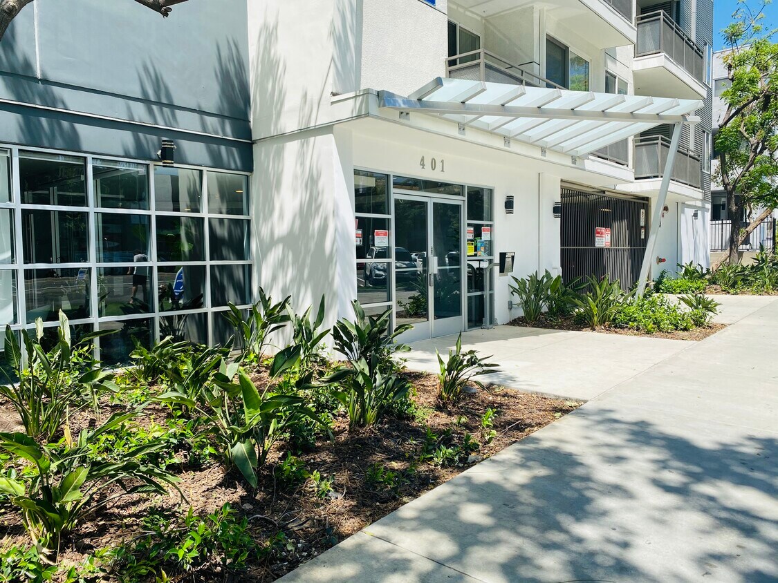 Plaza at Lafayette Apartments 401 S La Fayette Park Pl Los Angeles