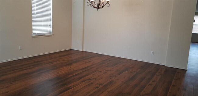 Building Photo - 9775 Everson Dr
