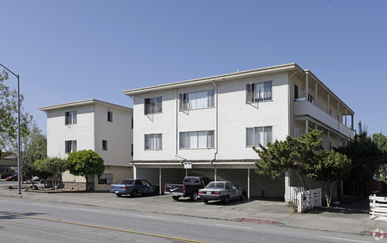 Building Photo - 477 Apartments