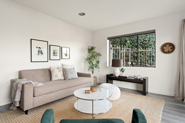 Foto del edificio - 1742 Redesdale Ave