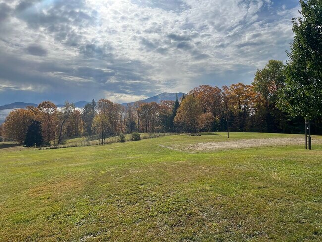 Foto del edificio - 820 White School Rd