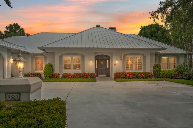 Building Photo - 4381 SW Parkgate Blvd