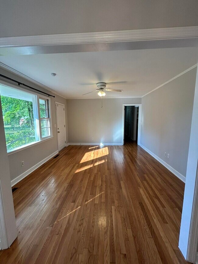 Foto del edificio - 523 Colonial Dr