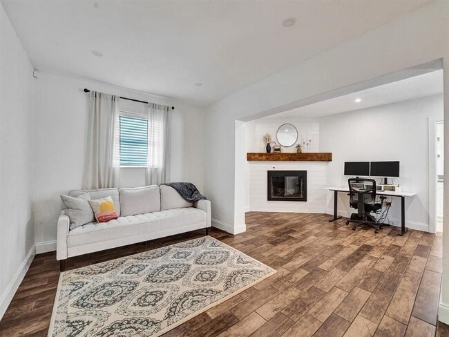 Building Photo - 4960 SW 89th Ave