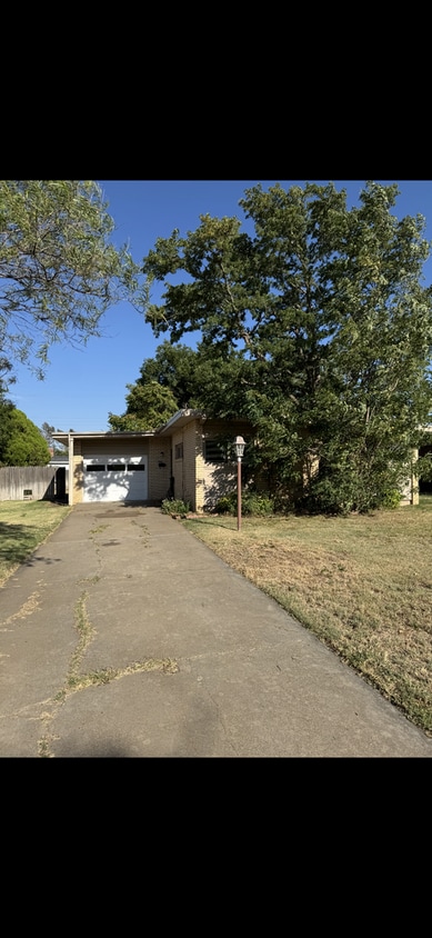 Primary Photo - Adorable home in Paramount!!! 3/1/1 CH/A