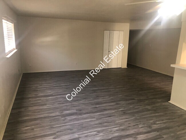 Building Photo - 801 Laurelwood Dr