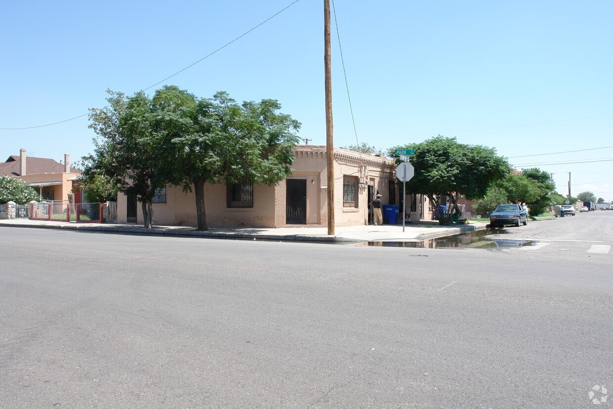 Building Photo - 520 S Park St