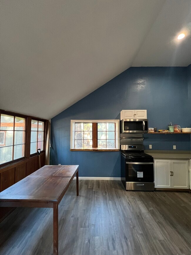 Building Photo - 1081 Craig Ave