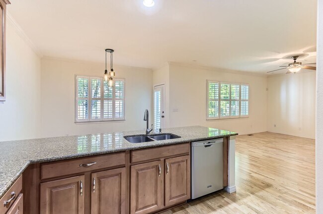 Foto del edificio - 11883 E Fair Ave