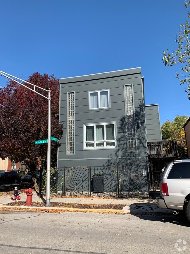 Building Photo - 2158 W Race Ave