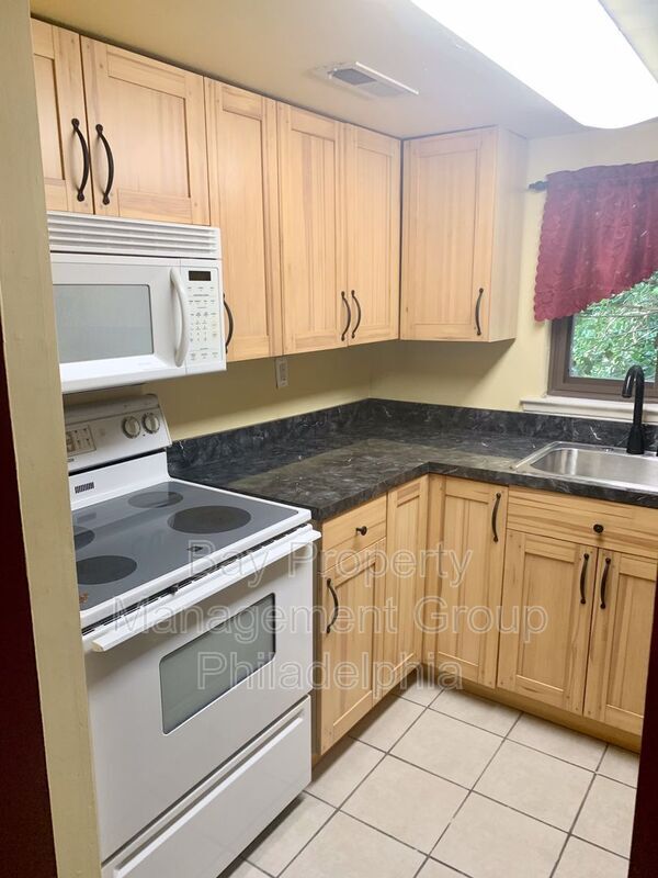 Primary Photo - 8030 Ditman St