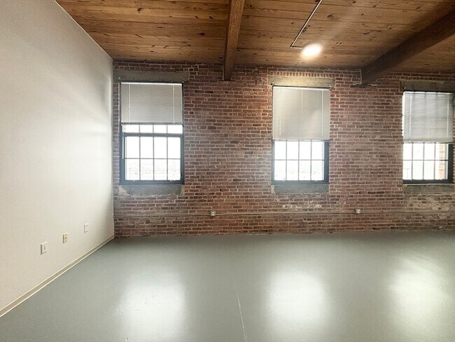 Foto del edificio - 88 Gerrish Ave