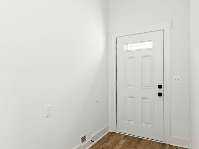 Foto del edificio - Custom 3 story home in the heart of Belmont/Optimist Park!