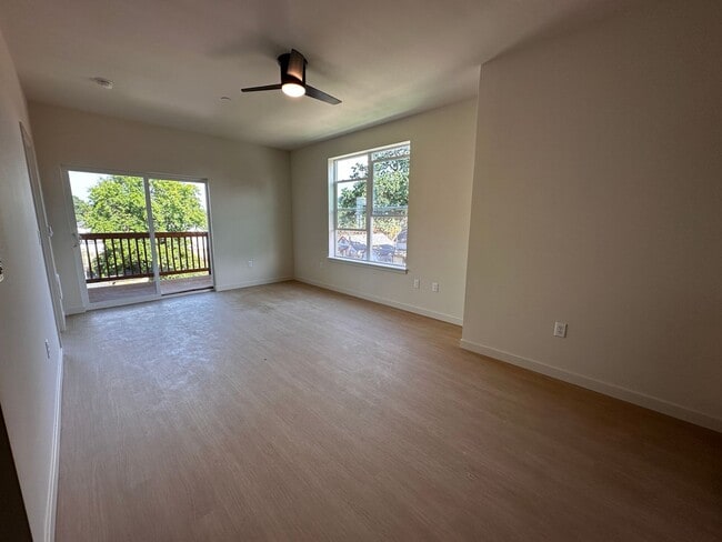 Building Photo - 209 - Waller Apartments