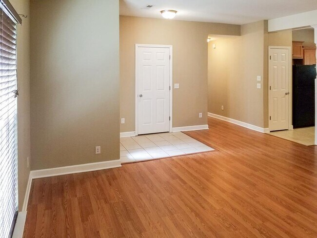 Building Photo - 120 Meadowland Dr