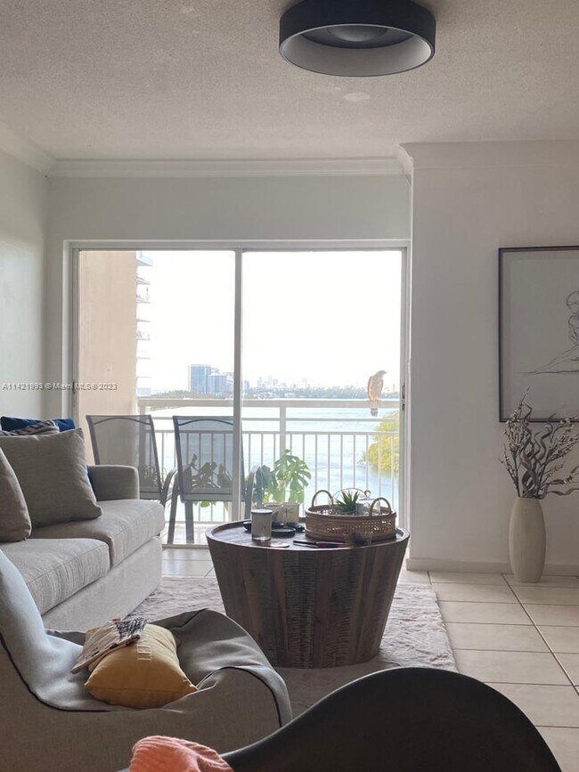 Foto del edificio - 400 Kings Point Dr
