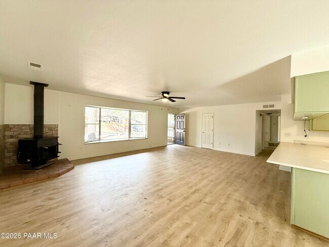 Foto del edificio - 841 E Pine Knoll Dr