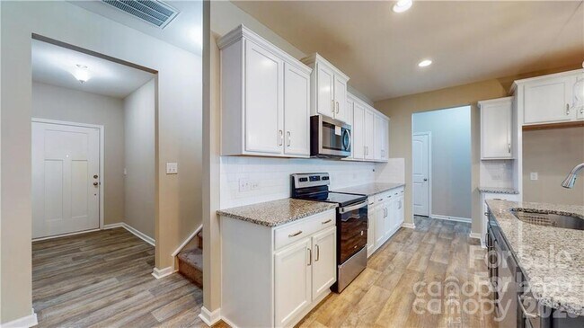 Foto del edificio - 8550 River Ridge Dr