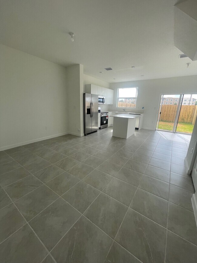 Foto del edificio - 12075 NW 24th Ct