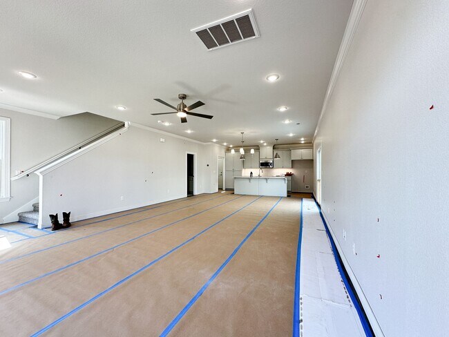 Building Photo - 4437 W Bronco Dr
