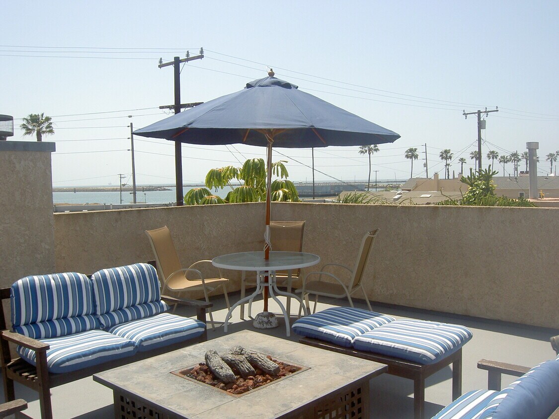 256 17th St Unit UPPER, Seal Beach, CA 90740 Apartments in Seal Beach