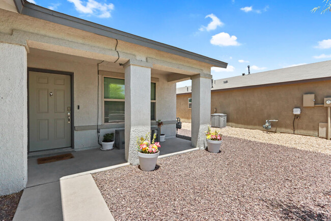 Building Photo - 845 Villa Seca Dr