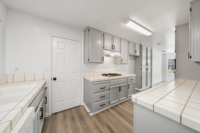 Foto del edificio - Charming 4 Bed 2.5 Bath Home in Roseville, CA