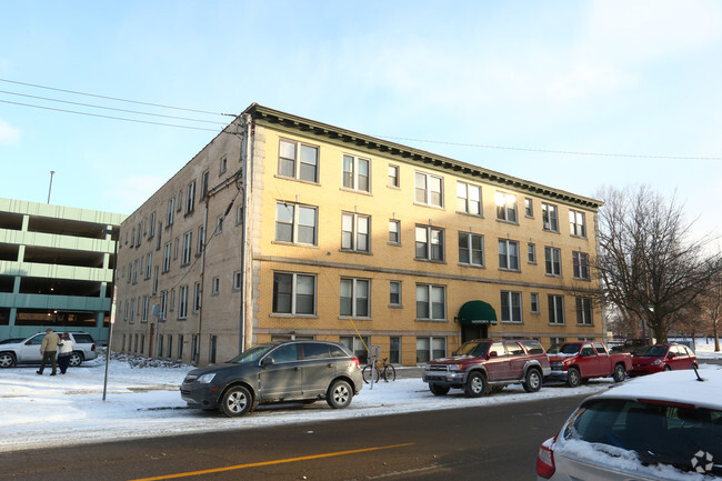 Exterior - Midtown Apartments