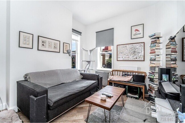 Foto del edificio - 679 6th Ave