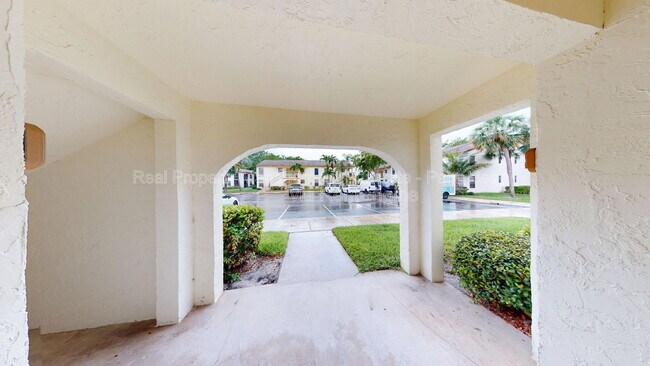 Foto del edificio - 321 Olivewood Pl