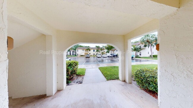 Building Photo - 321 Olivewood Pl